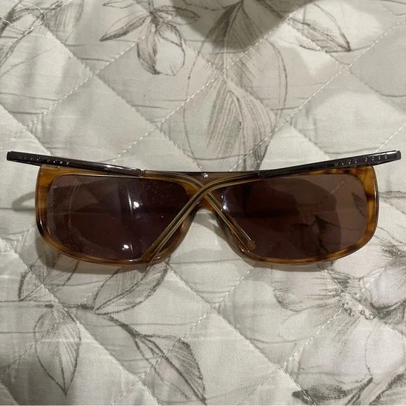Hugo Boss Brown Wrap-Around Sunglasses with Shield Design - Picture 2 of 3